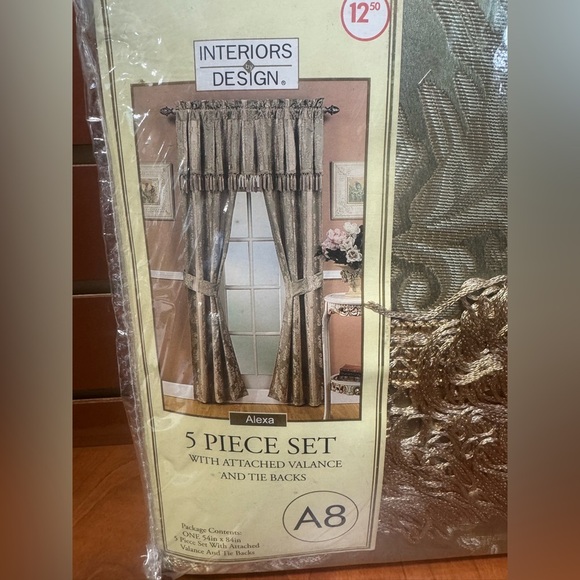 Gold Curtain Set - Picture 4 of 7